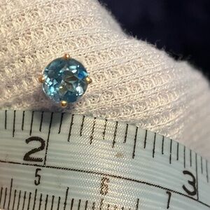 14k Gold Blue Topaz Stud Earring (Single)